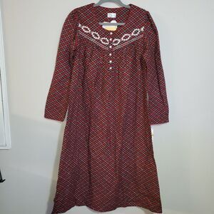 ARIA COLLECTION NEW WITH TAGS NIGHT GOWN SIZE SMALL